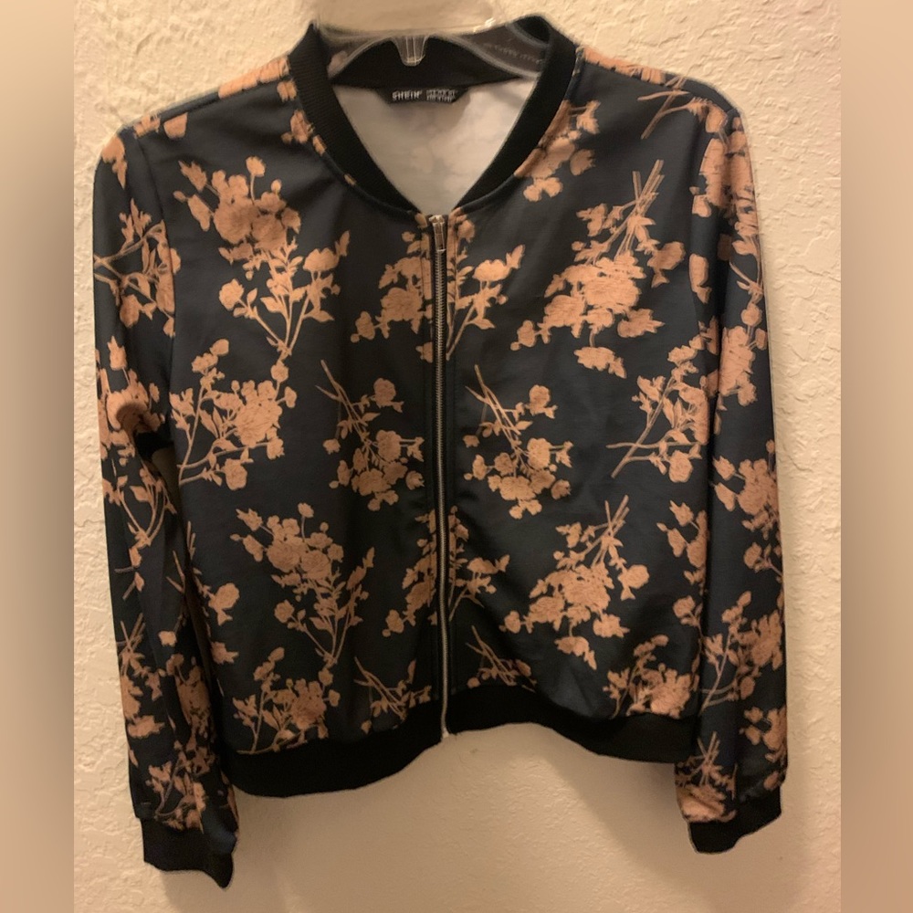 SHEIN zip up top/jacket. NWOT.